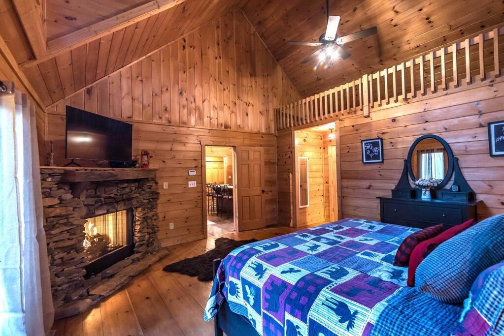 Private Creekside Cabin+Hot Tub,Pool Table, & Pets Елліджей Екстер'єр фото
