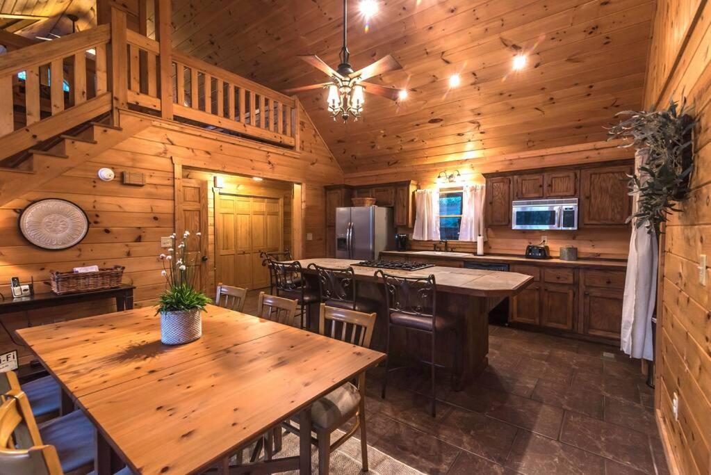 Private Creekside Cabin+Hot Tub,Pool Table, & Pets Елліджей Екстер'єр фото
