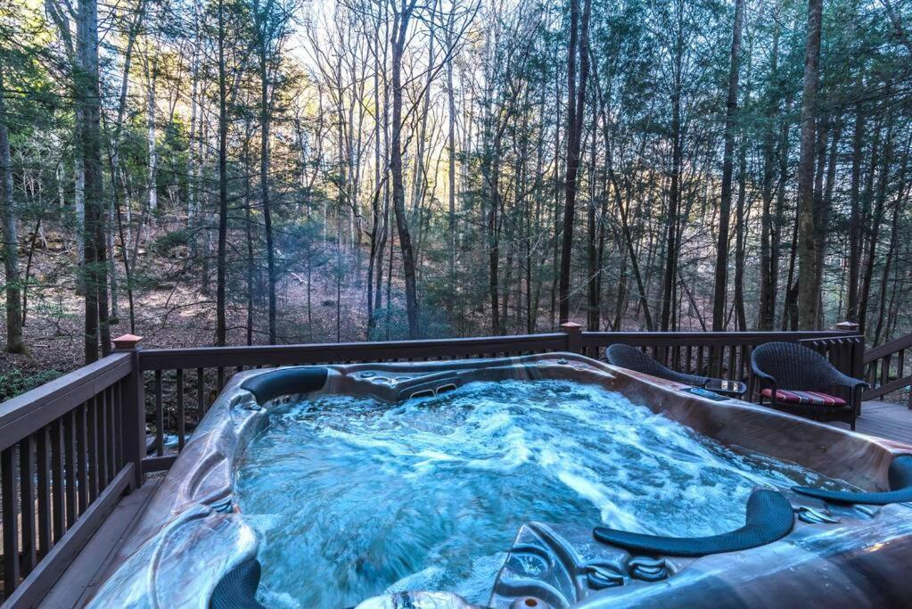 Private Creekside Cabin+Hot Tub,Pool Table, & Pets Елліджей Екстер'єр фото
